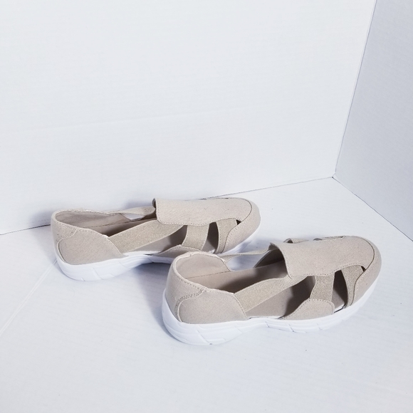 TAN AND WHITE SLIP ON SHOE LIGHTWEIGHT SIZE 8 WIDE - Picture 1 of 6